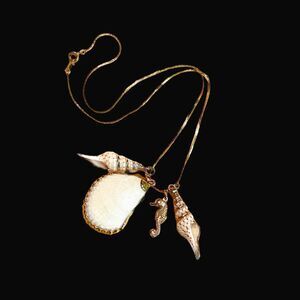 VTG Seashells Charm Necklace Gold Tone Details Mermaidcore Ocean Beach Costal